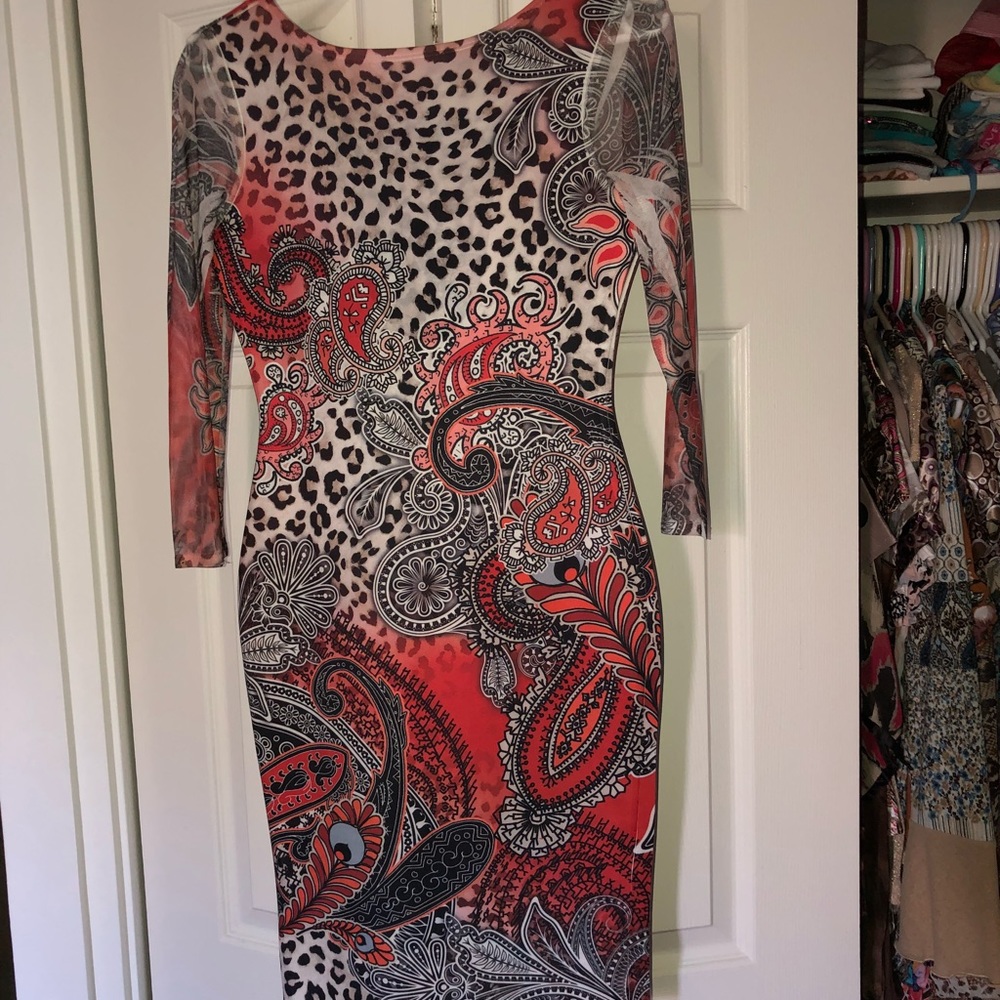 Eyecatcher 👀 Paisley / abstract print dress.